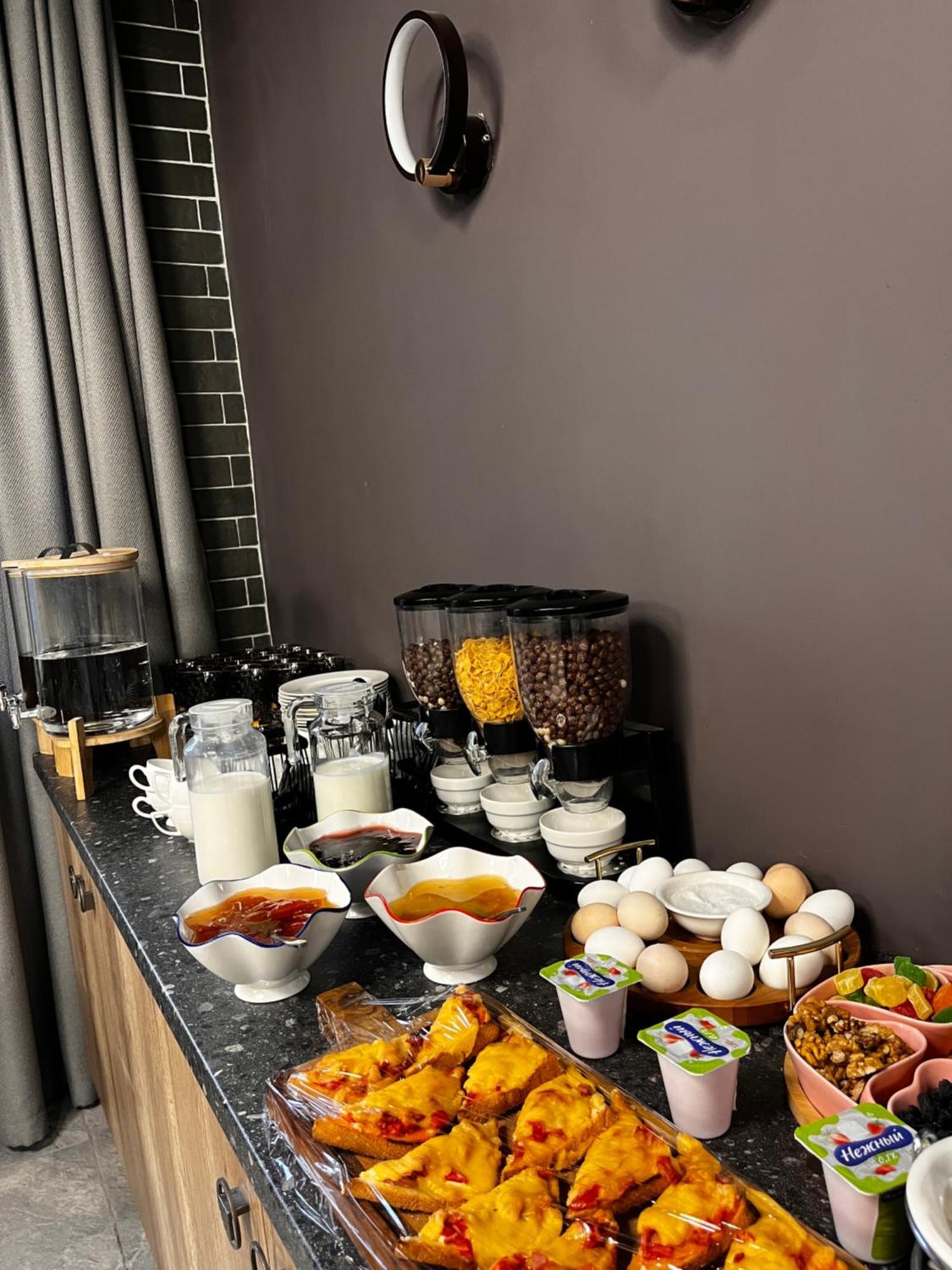 Dora Hotel Шымкент Экстерьер фото
